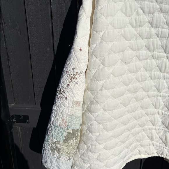 Unpcycled Elegant Creme Quilted Women's Jacket - Picture 8 of 10